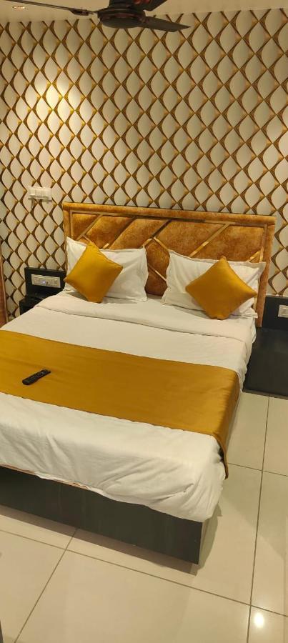 Prime View Hotel 阿穆达巴 外观 照片