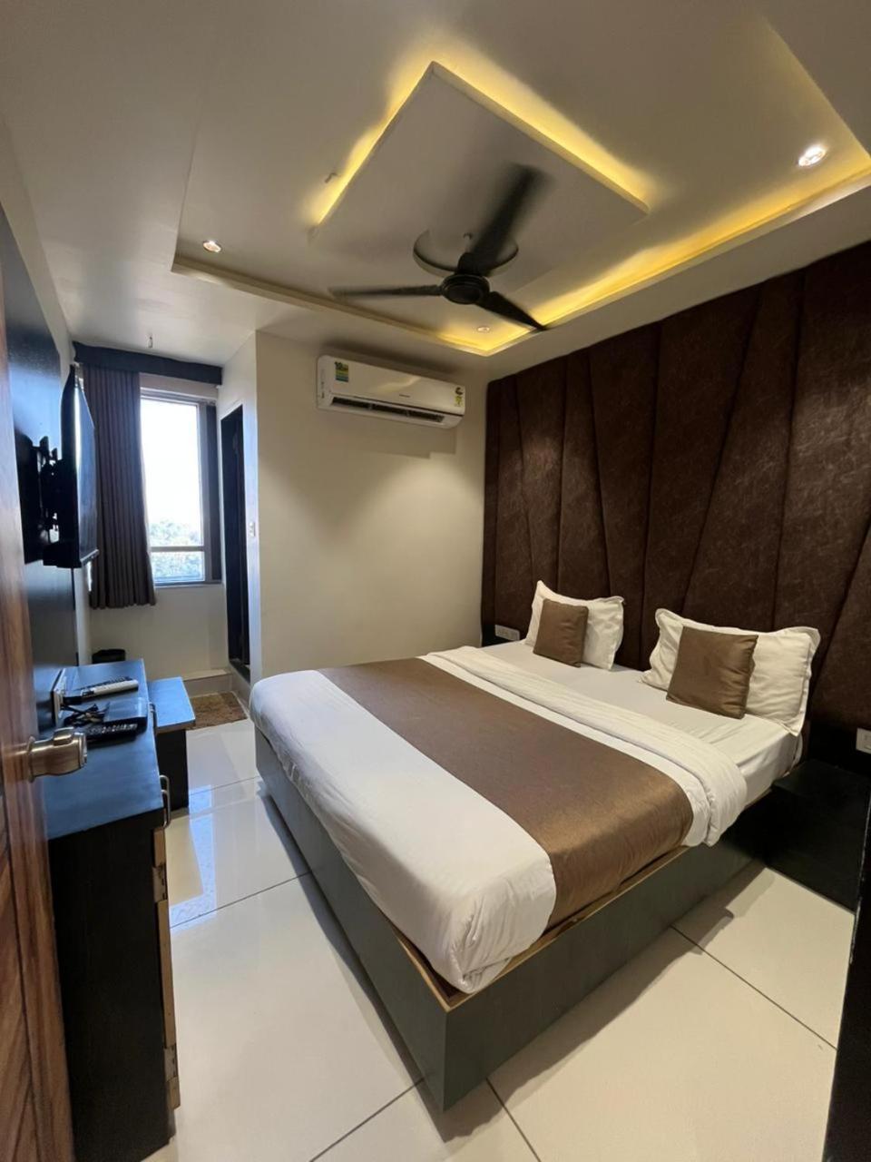 Prime View Hotel 阿穆达巴 外观 照片